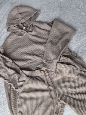 ALO Yoga Ribbed Hoodie & Lounge Top - Taupe